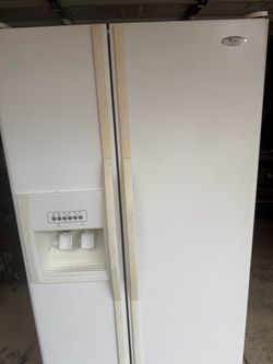 Refrigerator side-by-side free!!