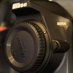Black Nikon D3500 