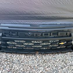 2022-2025 CHEVROLET SILVERADO 1500 GRILLE OEM UPPER CENTER WITH EMBLEM (contact info removed)6