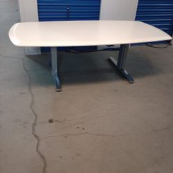 Herman Miller Electric Sit And Stand Ergonomic Desk 