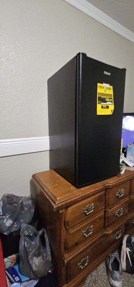 Galanz Mini Fridge