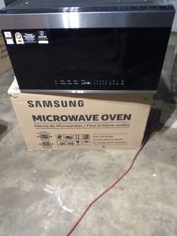 Samsung Bespoke Smart 2.1 cu. ft. 1000 W Stainless Steel Over-the-Range Microwave with Auto Connectivity and SmartThings Cooking New