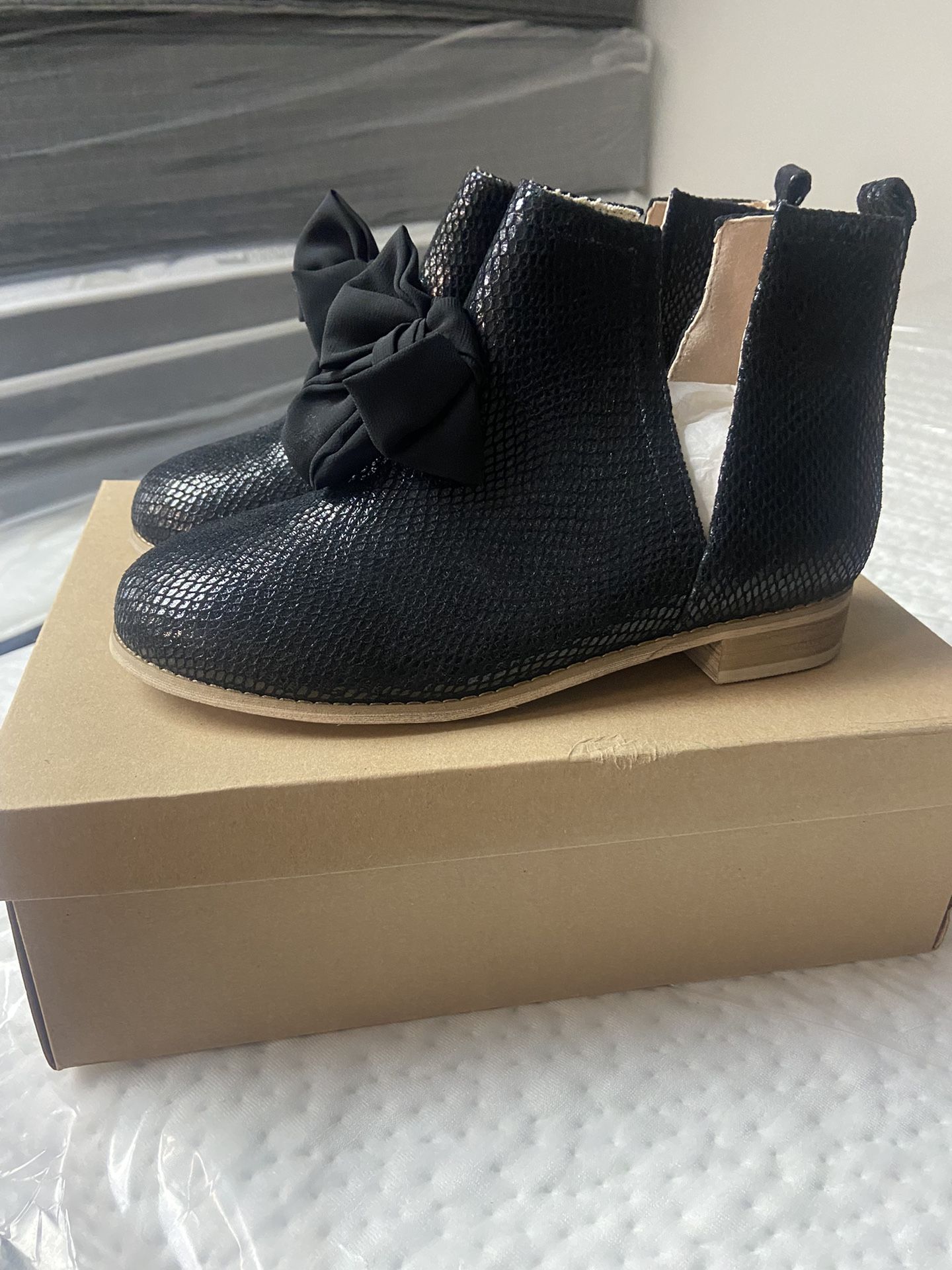 joyfolie black boots size 5Y