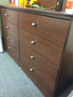 New compressed 8 drawer dresser