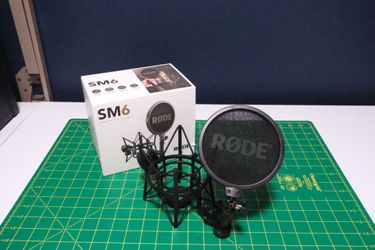 Røde SM6 shock mount with pop filter