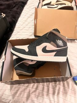 Air Jordan 1 Mid SE