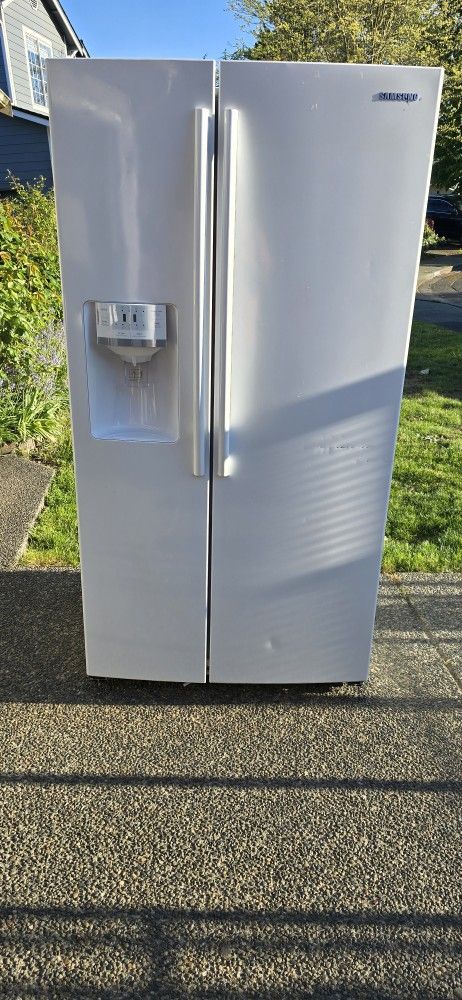 Samsung Fridge Size 36w 30d 69h) I Can Help You With Free Delivery Within 10 Miles Distance