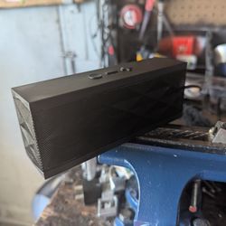 Jawbone JAMBOX Portable Bluetooth/AUX Speaker