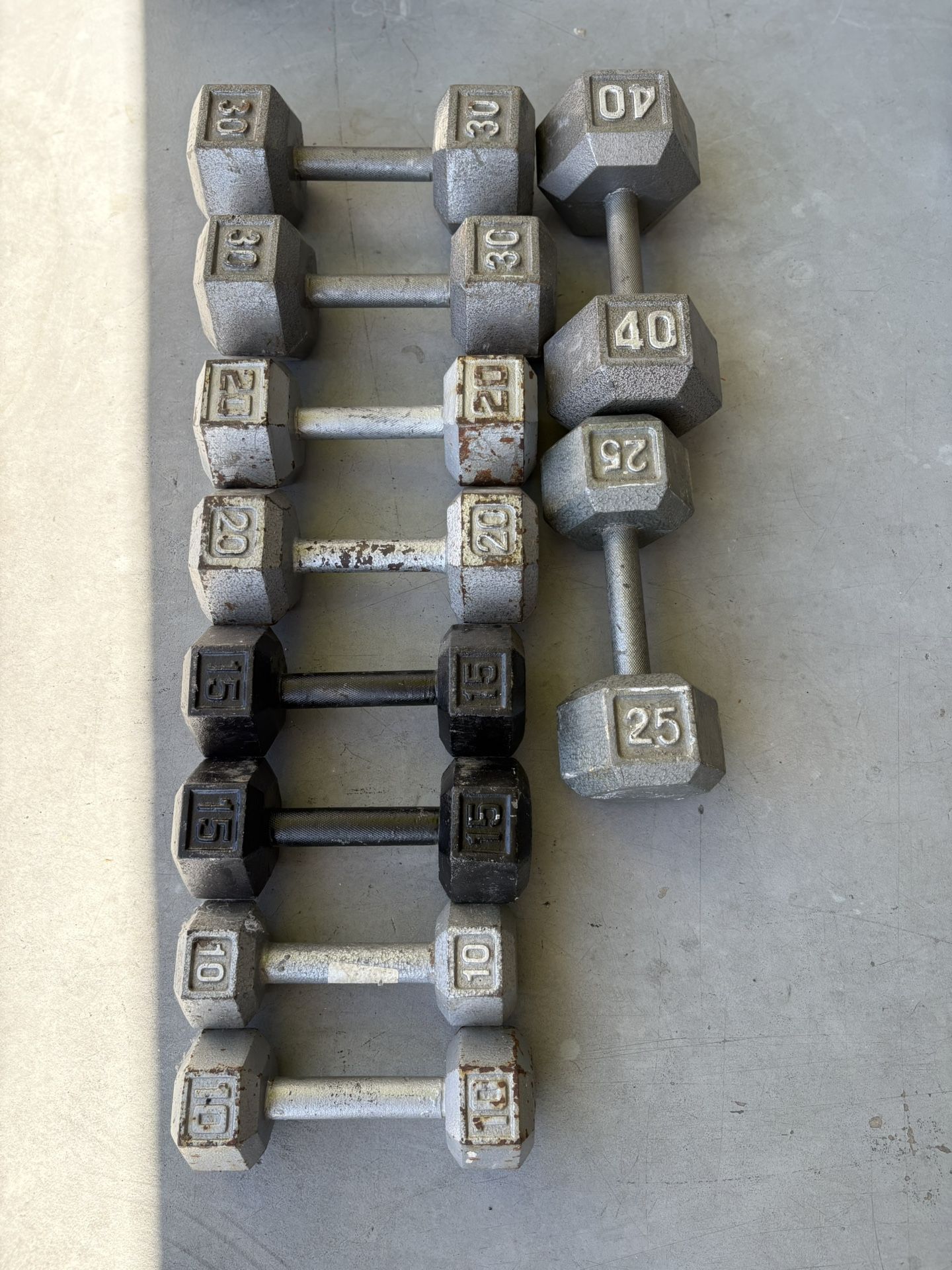 Weight set Weight plates curl bar 1x40 # 1x 25 # 2x 30# 2x 20# 2x15#   2x10 Total 215 #