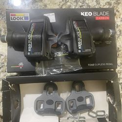 Look keo Blade CARBON  Pedals With Clips Only Used Twice
