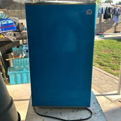 Igloo Mini Fridge 