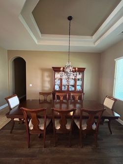 Beautiful Dining Table 8 chairs beautiful lighted china hutch