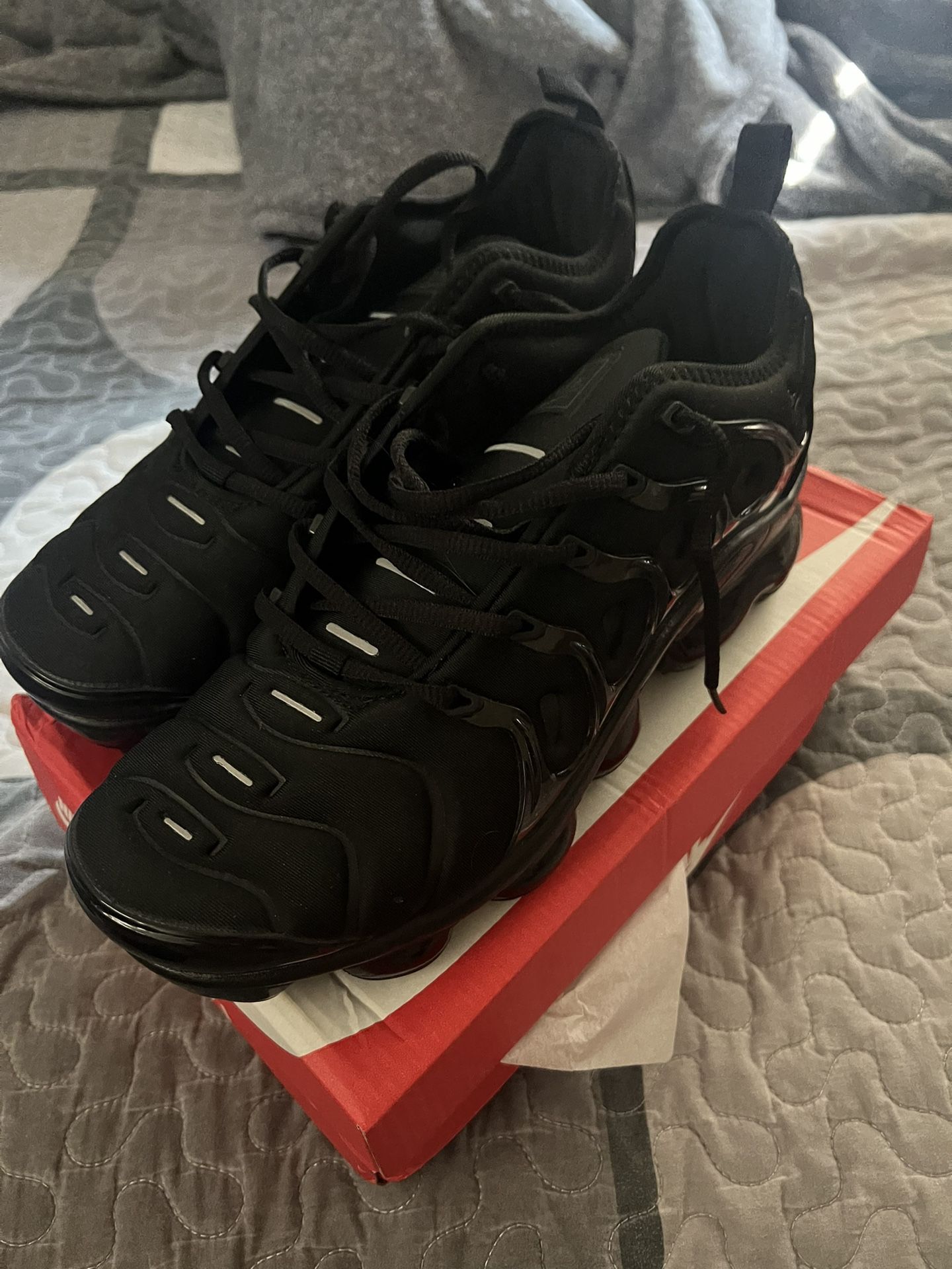Black Vapor Maxes Size 10