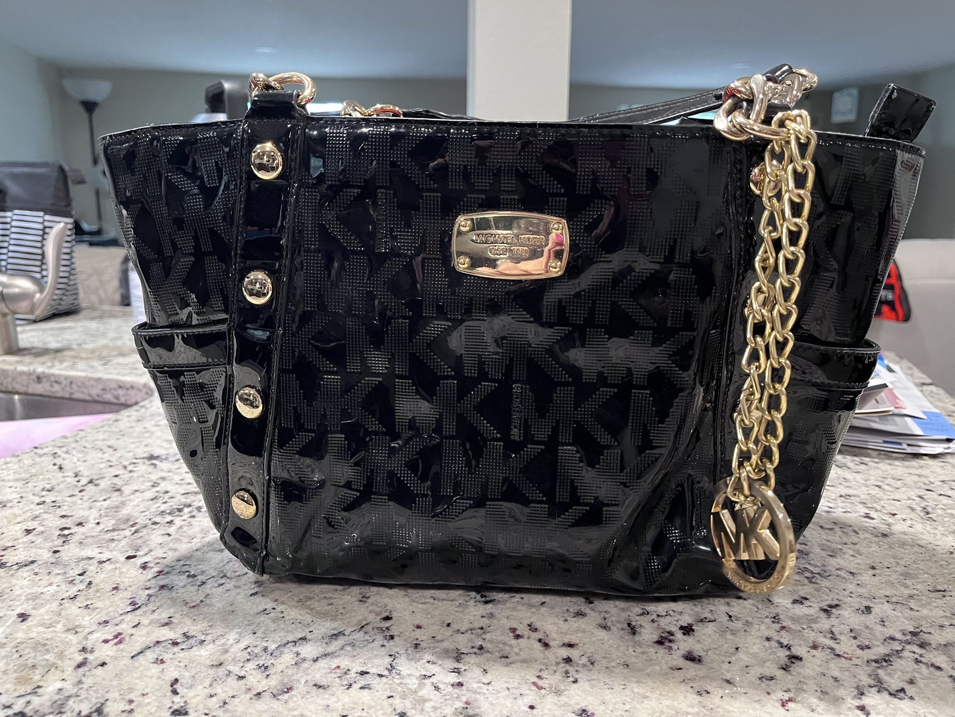 Black and Gold Michael Kors Shoulder Bag AV-1410