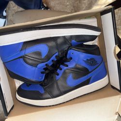 Jordan 1 Mid Hyper Royals
