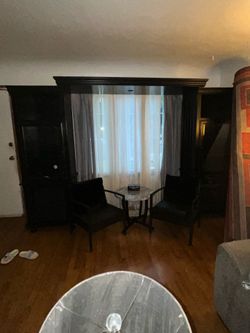 Entertainment center
