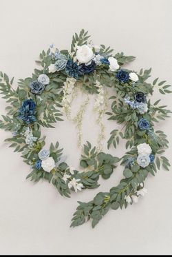 Lings Moment Head Table Flowers 