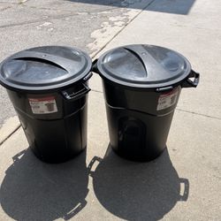 2 20 Gallon Trash Cans