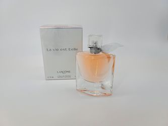Lancôme
La Vie Est Belle 2.5 oz L'Eau de Parfum Spray New Sealed In Box 