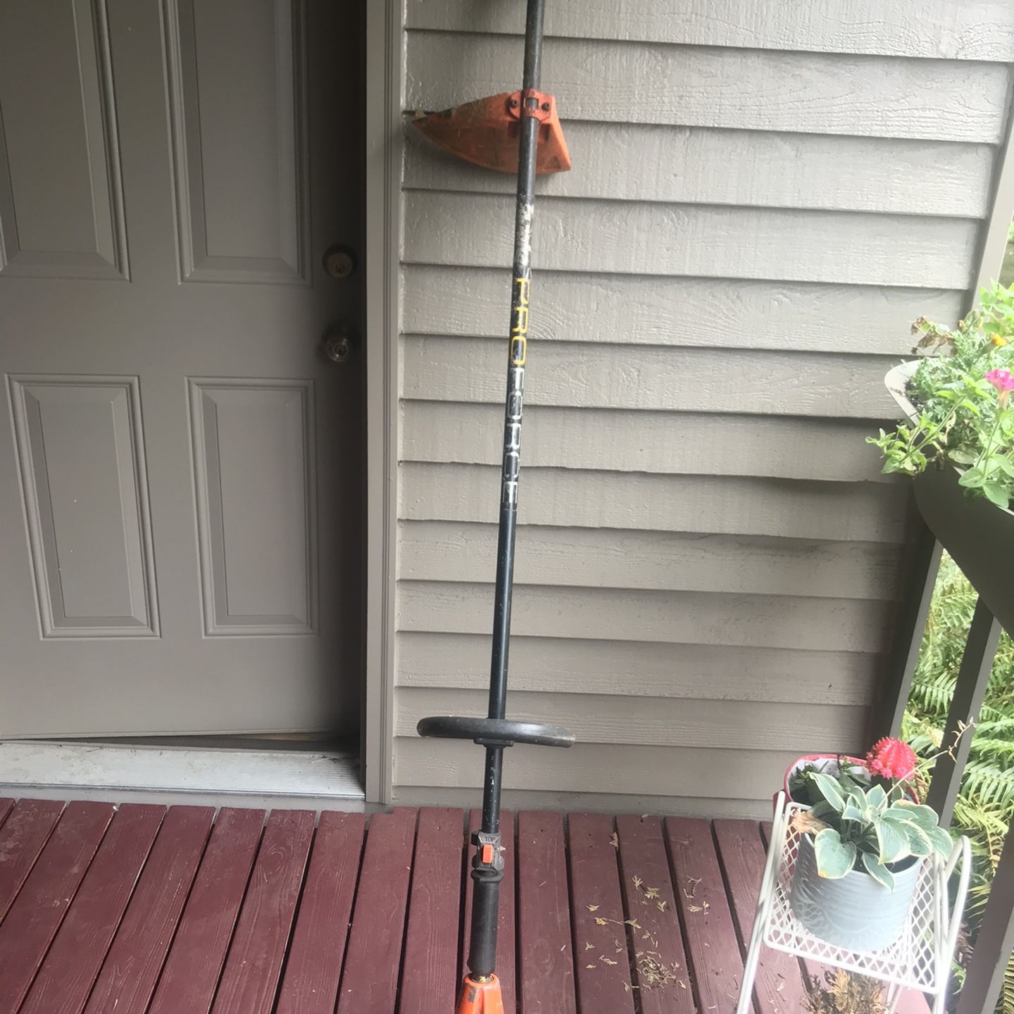 Weed Eater, Grass Trimmer Tanaka tbc 220 pro force (Doesn’t Start)