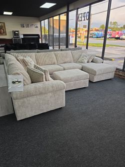 CORDUROY SECTIONAL WITH CHAISE 🚚WE DELIVER🚚