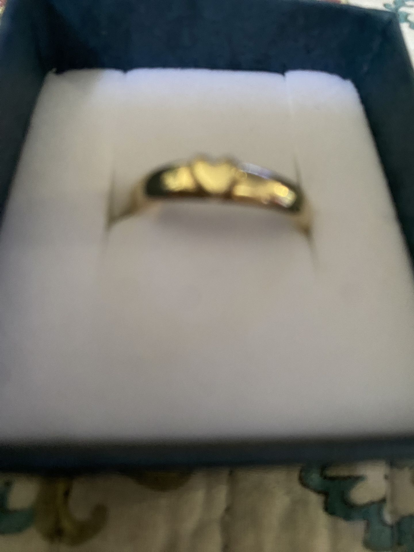 HERMOSO ANILLO DE ORO DE 14 K ORO REAL CON UN CORAZÓN DE ORO MASISO
