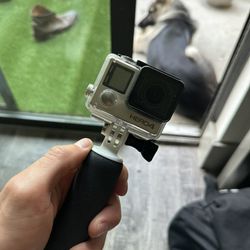 GoPro Hero 4 w/d Diving Case, Charging Cord, And Holding Attachment 