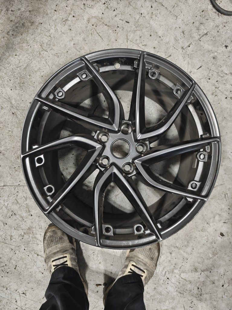 Model S Wheel 19in