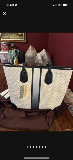 New Authentic Coach Tote . Still Has Tag 