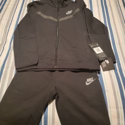 Nike Tech Fleece Set Size 7t