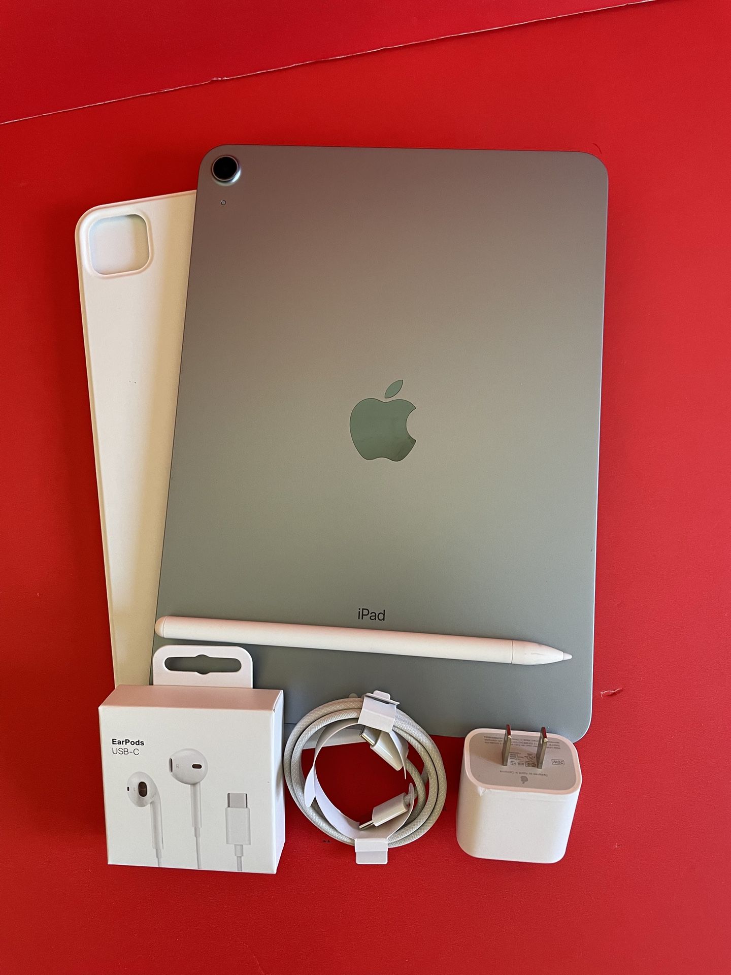 Apple IPad Air 4th Generation (10.9” Liquid Retina/ 2020 Model) 64GB with keyboard case, stylus pen & Accessories (256gb $479)