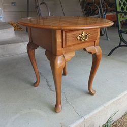 Kincaid Furniture Table Wooden Stand 27" x 23" x 23" tall