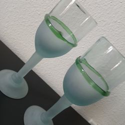 MEXICAN ARTSY HANDBLOWN WINE GLASSES SET OF 2 
$10 Like New 
Pick up Mckinney