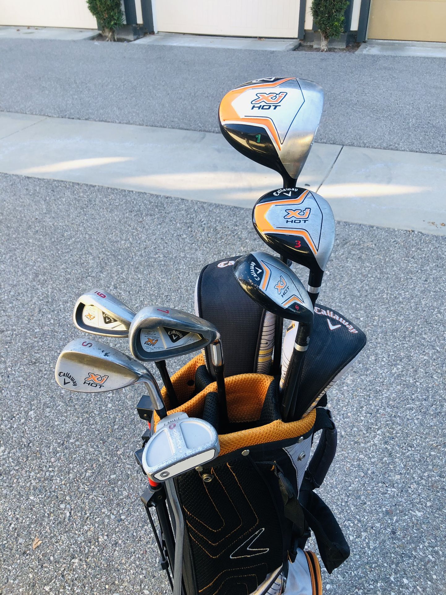 Callaway XJ Hot Jr Golf Set – Bag + Drivers + Irons + Odyssey 2-Ball Putter