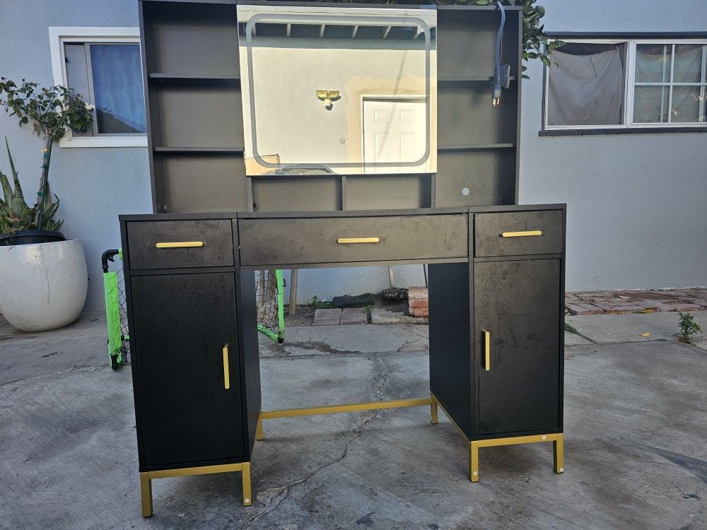 Small Makeup Vanity