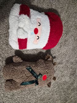 Selling this adorable  ultra-soft holiday decorative pillows