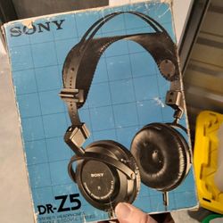 SONY DR-Z5 VINTAGE HEAD PHONES NEW IN BOX NEVER USED!!