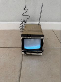 1984 Panasonic Model TR-5111T Black & White Portable. Working. Se habla español.