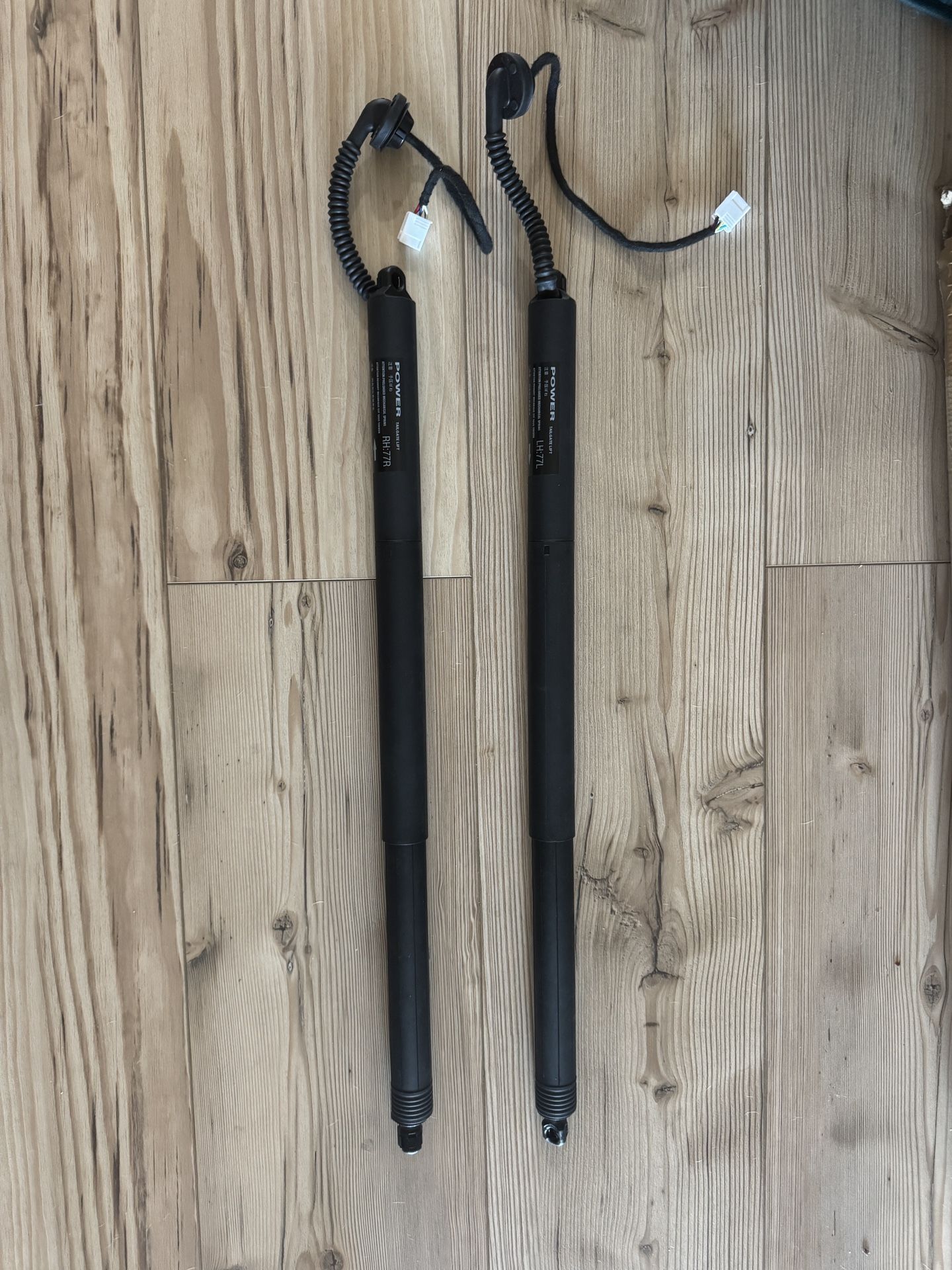 Toyota 2Pcs Tailgate Lifter Left & Right