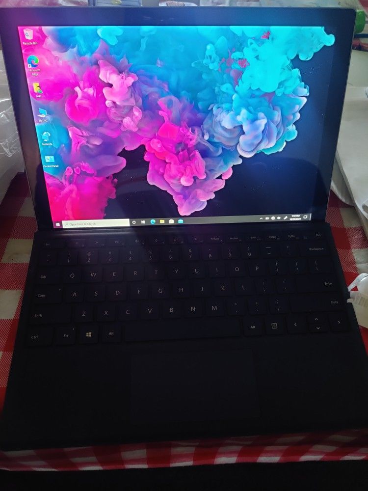 Surface Pro 6 1796 Touch Screen Intel Core i5-8350U @1.7GHz,256GB SSD, 8GB RAM Win 10 Pro, Microsoft Office, Charger.