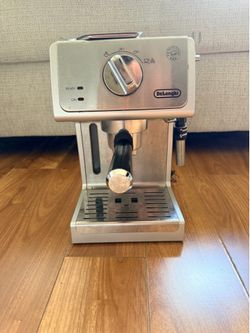 De'Longhi 15 Bar Pump Espresso Machine with Advanced Cappuccino System, Compact Stainless Steel