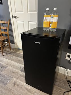 Galanz Mini Fridge