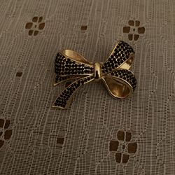 Bow Broach