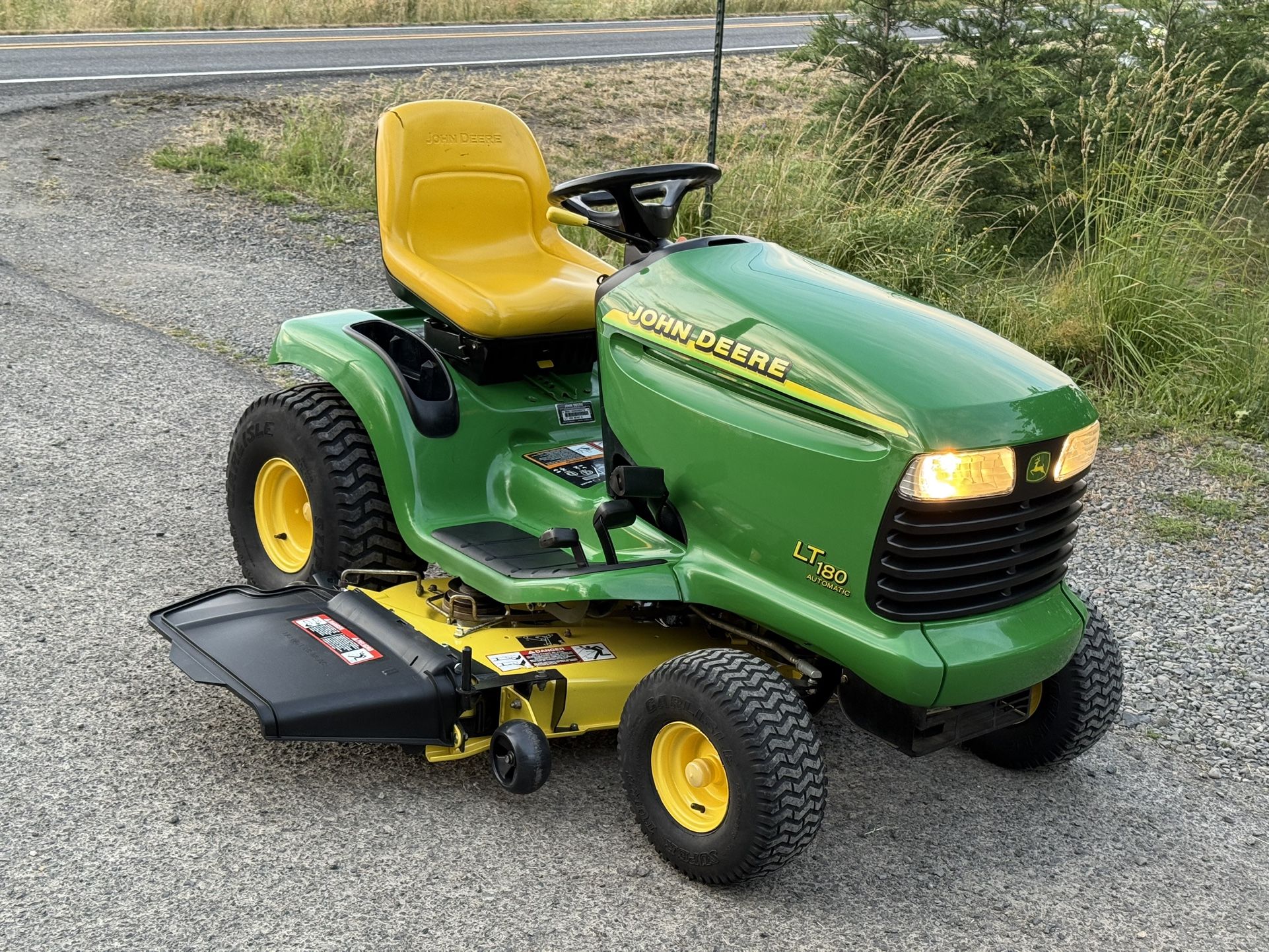 John Deere LT180 Riding Lawn Mower Tractor 48” 17Hp Kawasaki Bagger