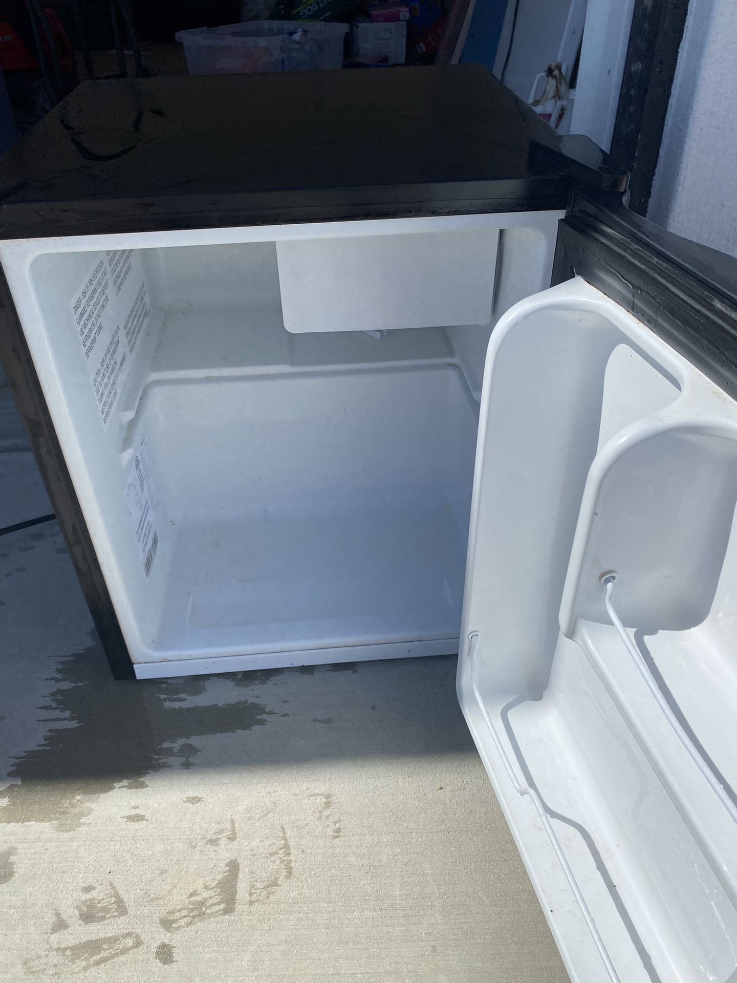 Mini fridge freezer