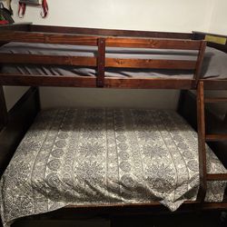Bunk bed (Twin/full)