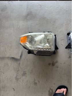 2014- 2020  Tundra Factory front headlights