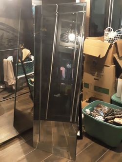 Stand mirror