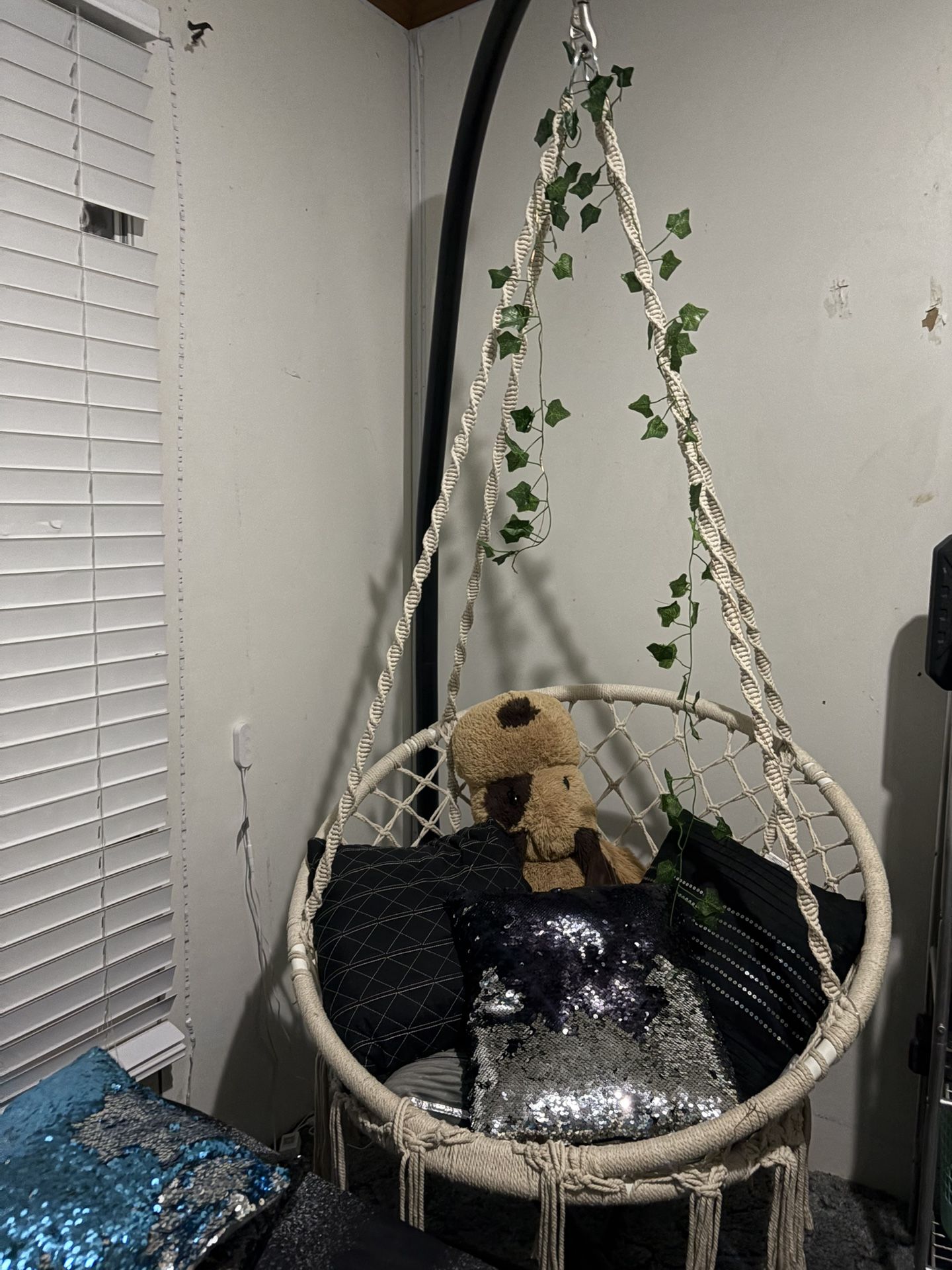 Egg chair we bought it last Christmas it’s only been sat in a handful of times comes with pillows