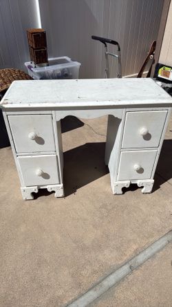 FREE VINTAGE WOOD DESK